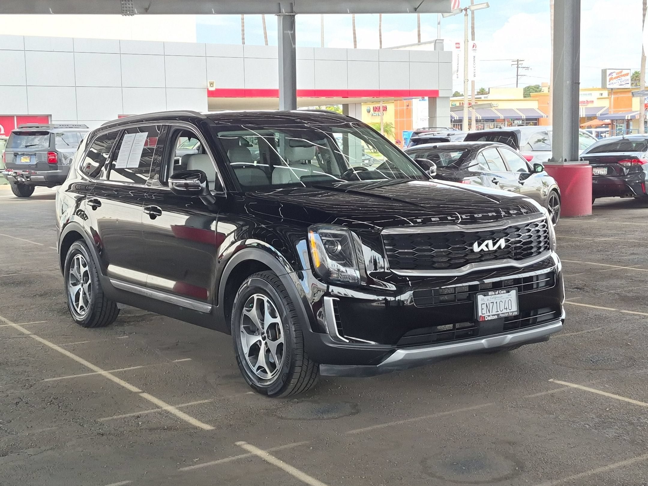 Used 2022 Kia Telluride EX w/ Towing Package FWD image 2