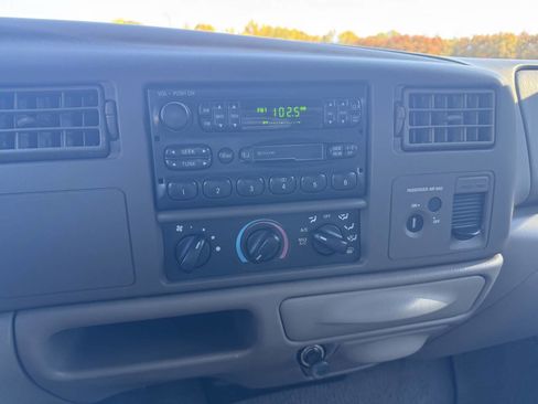 Used 2000 Ford F250 Lariat image 20