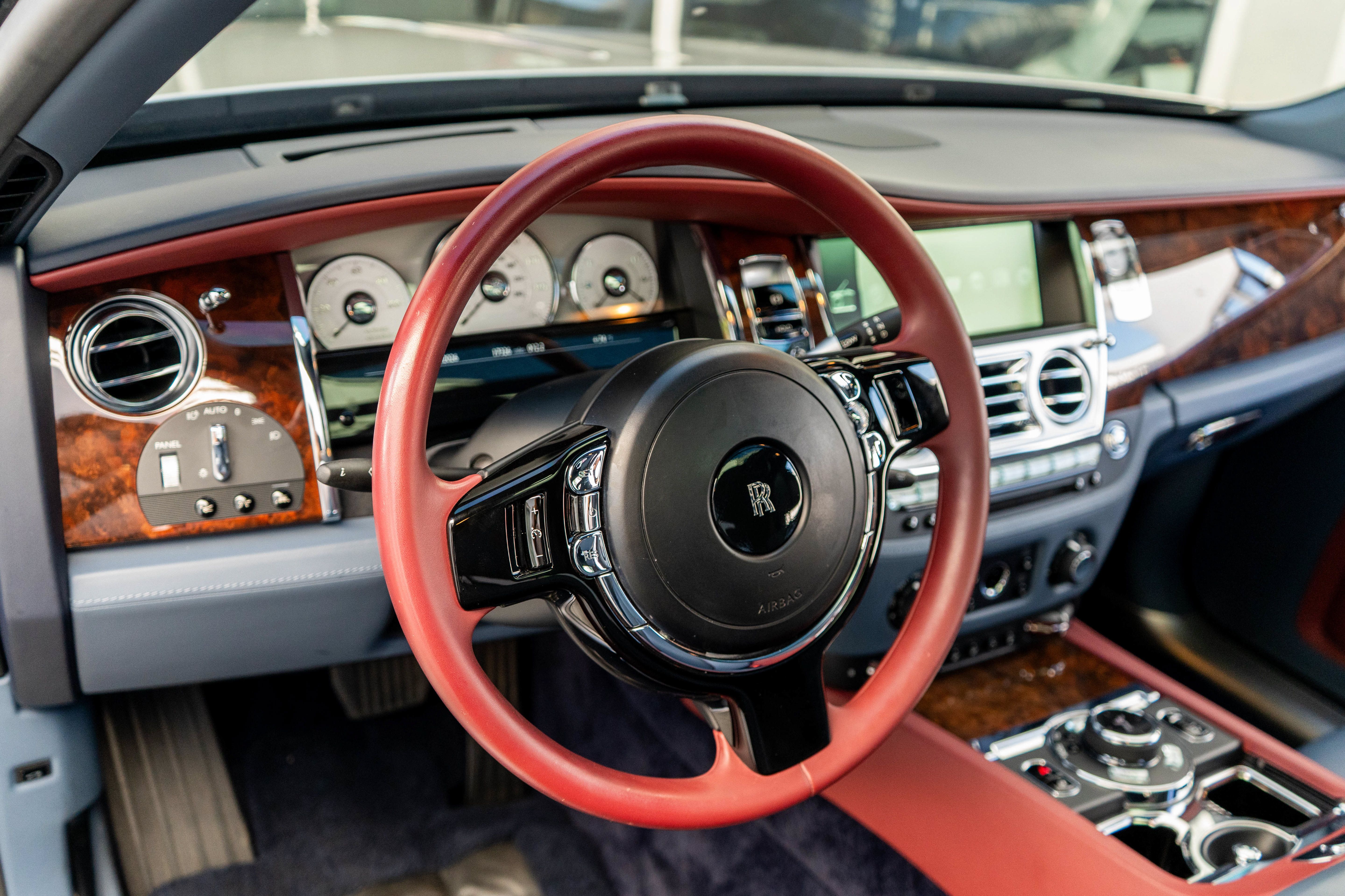 Used 2017 Rolls-Royce Ghost RWD image 14