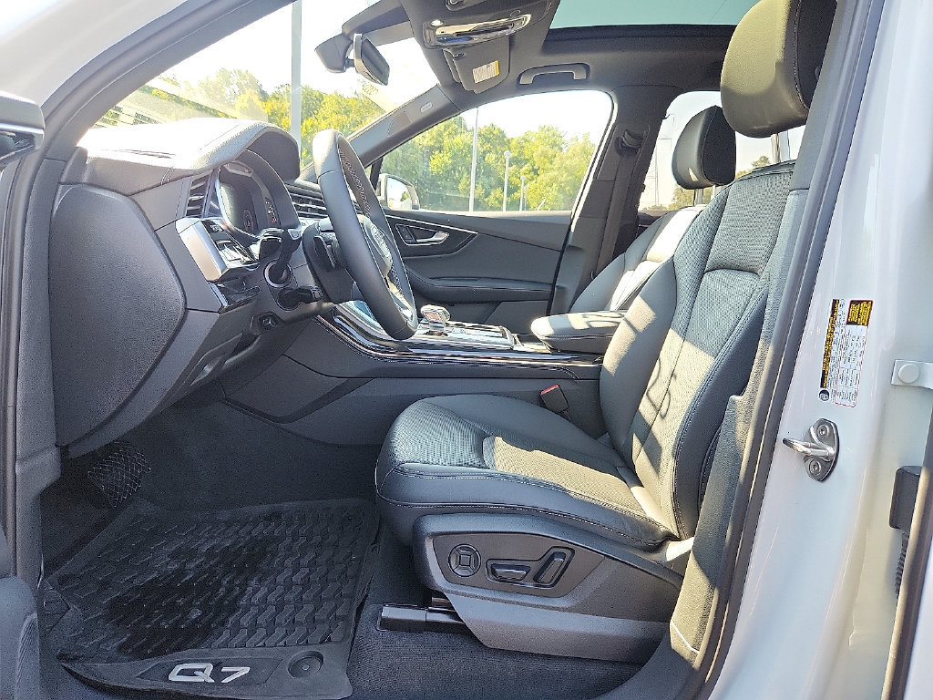 Certified 2025 Audi Q7 Premium Plus w/ Premium Plus Package AWD/4WD image 18