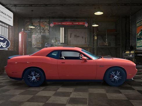 Used 2009 Dodge Challenger SRT8 w/ SRT Option Group II RWD image 7