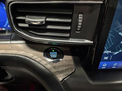 Used 2020 Ford Explorer Platinum w/ Premium Technology Package image 31