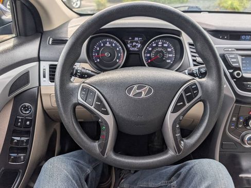 Used 2015 Hyundai Elantra SE w/ Option Group 02 FWD image 15