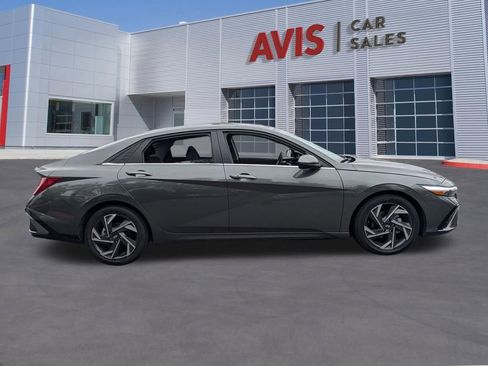 Used 2025 Hyundai Elantra SEL FWD image 5