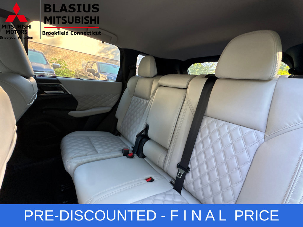 Used 2024 Mitsubishi Outlander SEL AWD/4WD image 29