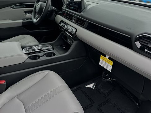 Certified 2025 Honda Pilot Touring image 18