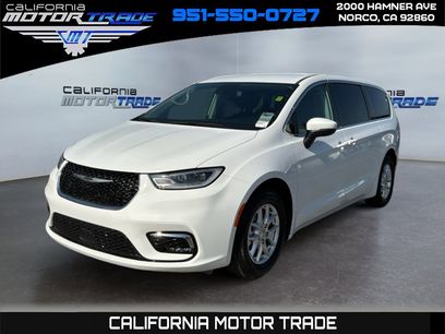 Used 2023 Chrysler Pacifica Touring-L