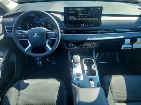 New 2026 Mitsubishi Outlander ES image 15