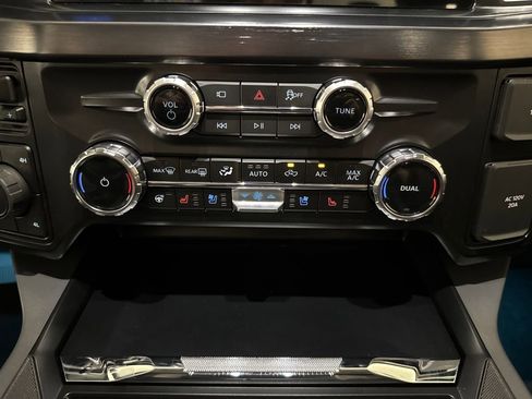 New 2026 Ford F350 Lariat w/ Black Appearance Package image 30