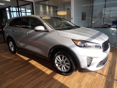 Used 2019 Kia Sorento FWD V6 image 3