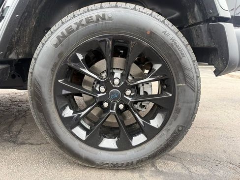 Used 2025 Jeep Wrangler Unlimited Sahara image 35