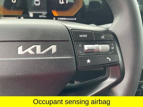 Used 2025 Kia K4 FWD image 23