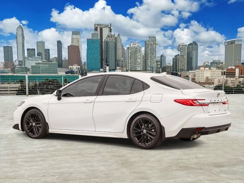 Used 2025 Toyota Camry SE FWD image 6