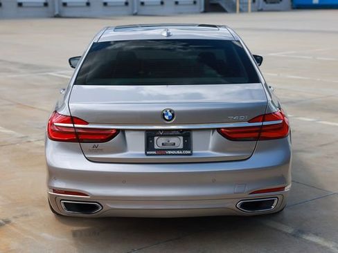 Used 2018 BMW 740i image 12