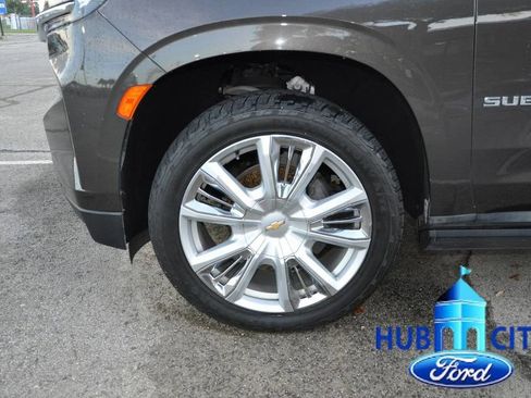 Used 2021 Chevrolet Suburban High Country w/ Premium Package image 9