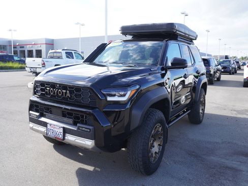 Used 2025 Toyota 4Runner Trailhunter image 9