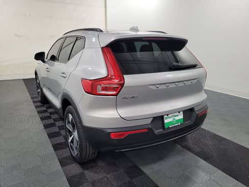 Used 2023 Volvo XC40 B4 Ultimate FWD image 5