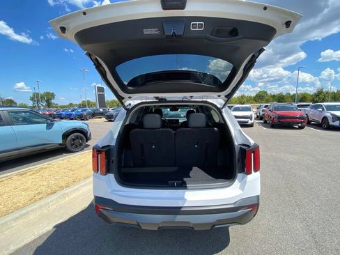 Certified 2025 Kia Sorento X-Line EX AWD/4WD image 9