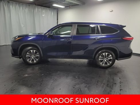 Used 2023 Toyota Highlander XLE FWD image 5