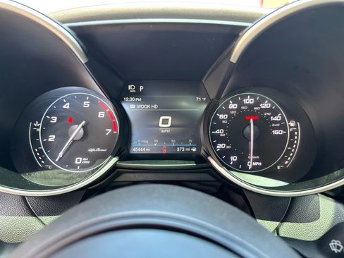Used 2022 Alfa Romeo Giulia Veloce AWD/4WD image 25