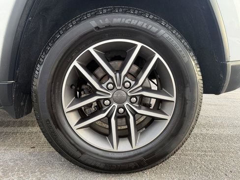 Used 2021 Jeep Grand Cherokee Limited AWD/4WD image 36