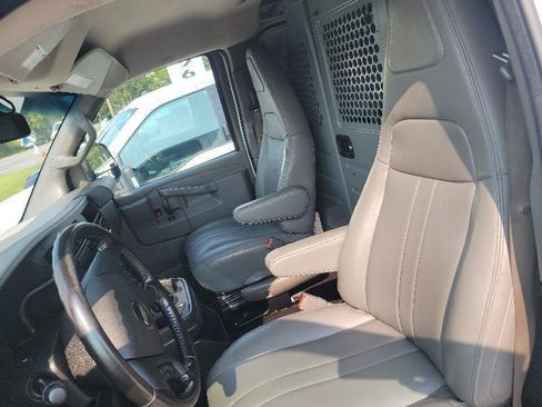 Used 2021 Chevrolet Express 2500 w/ Communications Package RWD image 5