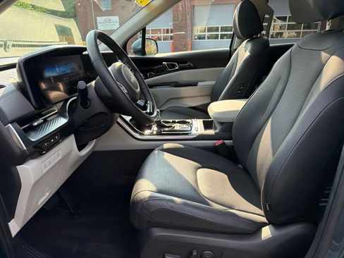 Certified 2024 Kia Carnival SX Prestige FWD image 15