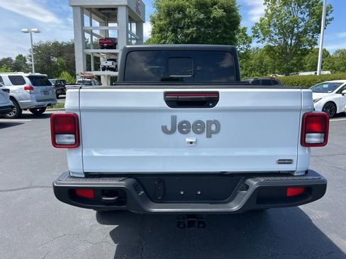 Used 2021 Jeep Gladiator Overland AWD/4WD image 8