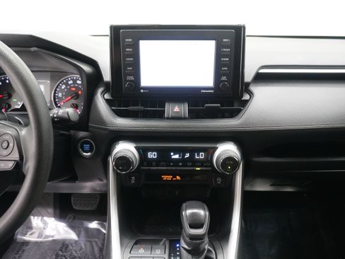 Used 2021 Toyota RAV4 XLE AWD/4WD image 17