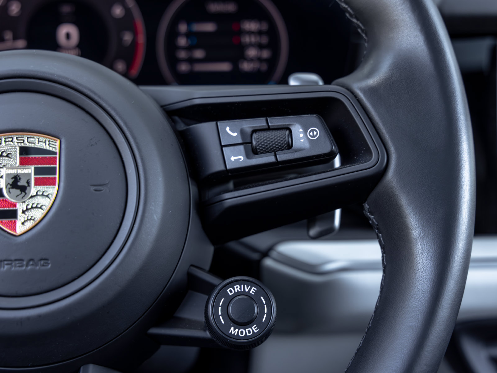 Certified 2024 Porsche Cayenne Coupe AWD/4WD image 28