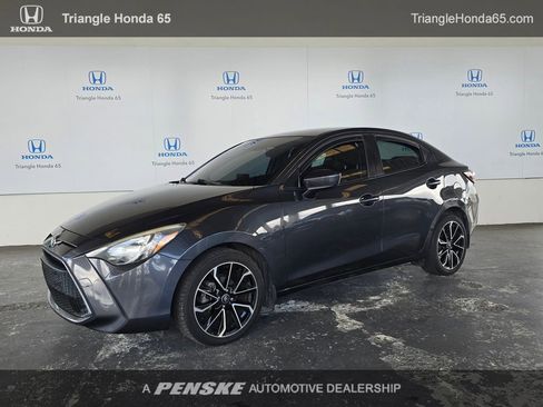 Used 2019 Toyota Yaris L FWD image 1