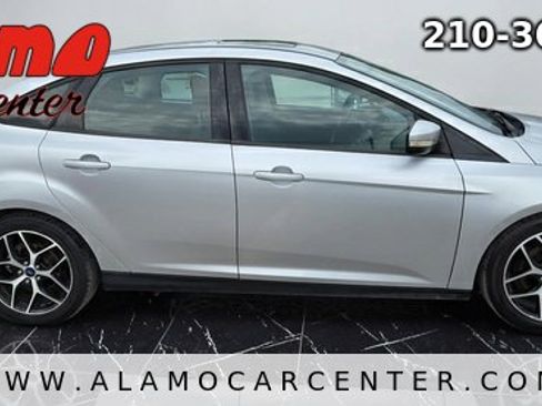 Used 2018 Ford Focus SEL image 6