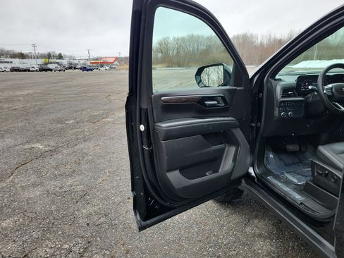 Certified 2025 Chevrolet Suburban Z71 image 15