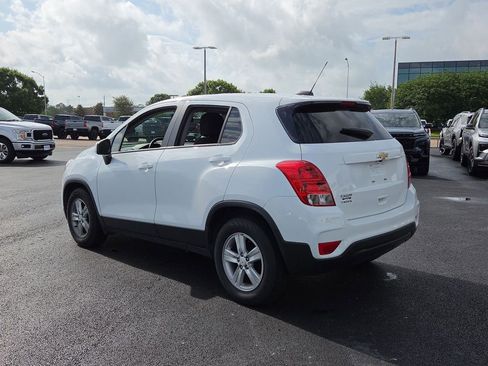 Used 2022 Chevrolet Trax LS w/ Tint and Cruise Package FWD image 4
