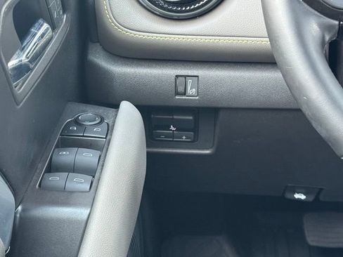 Used 2024 Chevrolet Colorado ZR2 w/ ZR2 Convenience Package III AWD/4WD image 13