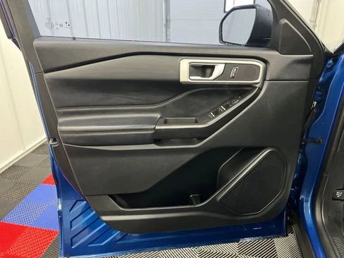 Used 2020 Ford Explorer XLT w/ Equipment Group 202A AWD/4WD image 22
