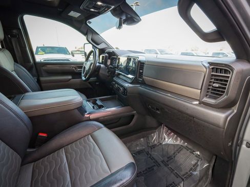 Used 2024 Chevrolet Silverado 2500 ZR2 w/ Technology Package image 24