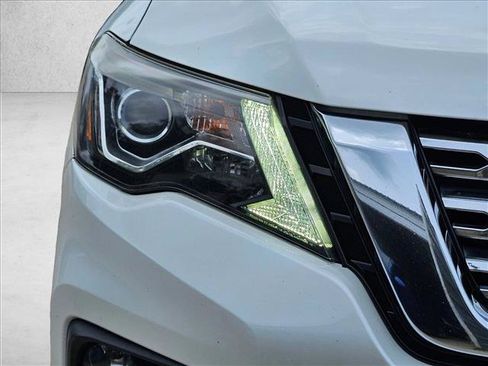 Used 2019 Nissan Pathfinder SV FWD image 4