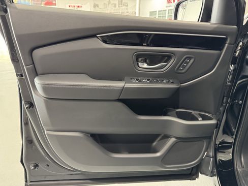 New 2025 Honda Pilot EX-L image 24