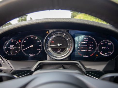 Certified 2024 Porsche 911 Carrera T RWD image 17