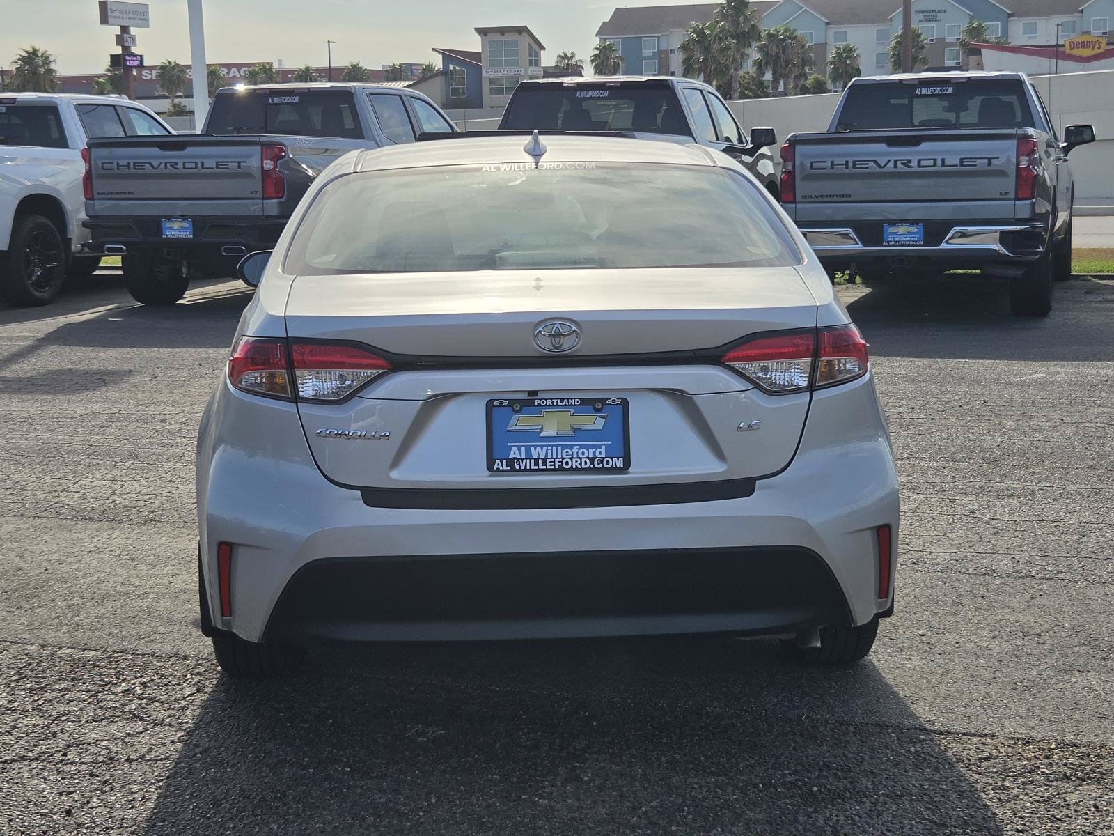 Used 2025 Toyota Corolla LE FWD image 4