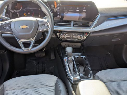 Used 2025 Chevrolet Trax LT FWD image 23