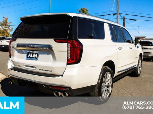 Used 2022 GMC Yukon XL Denali w/ Denali Premium Package image 6