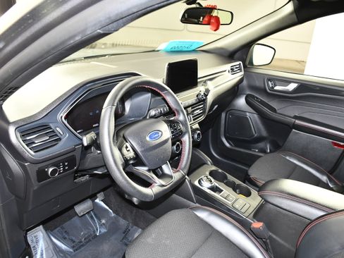 Used 2025 Ford Escape ST-Line AWD/4WD image 2