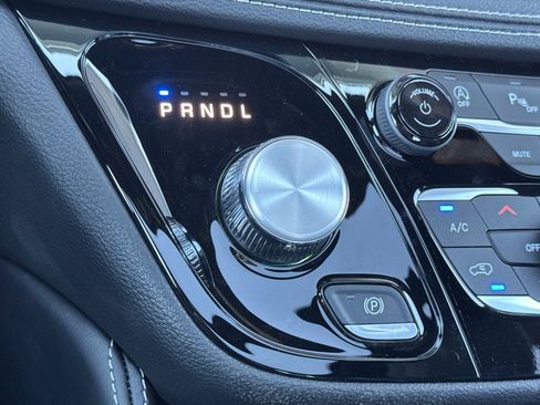 New 2027 Chrysler Pacifica Limited AWD/4WD image 19