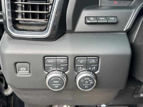 Used 2025 GMC Sierra 2500 Denali w/ Technology Package AWD/4WD image 13