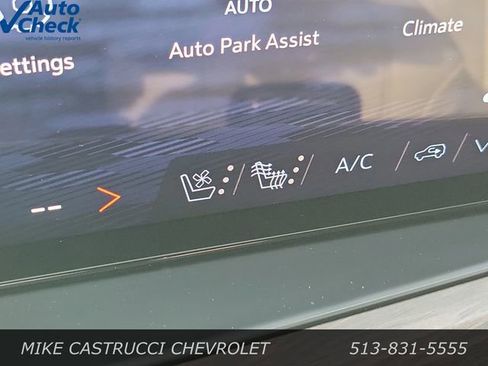 Used 2025 Chevrolet Suburban Premier AWD/4WD image 18