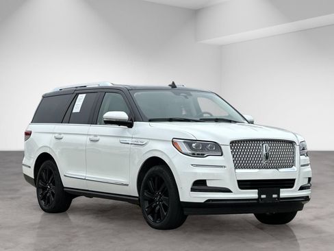 Used 2024 Lincoln Navigator Reserve AWD/4WD image 9
