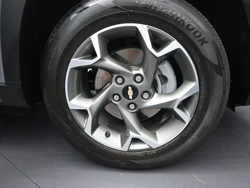 Used 2025 Chevrolet Trax LT FWD image 15