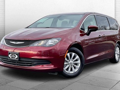 Used 2017 Chrysler Pacifica Touring w/ Tire & Wheel Group image 12